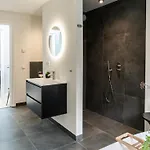 Xxl Loft With Bath Located Stadsvilla טילבורג