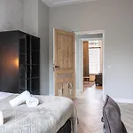 Xxl Loft With Bath Located Stadsvilla * טילבורג