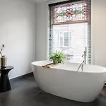 Xxl Loft With Bath Located Stadsvilla דירה *