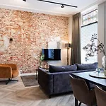 Xxl Loft With Bath Located Stadsvilla דירה *