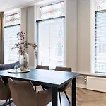 Xxl Loft With Bath Located Stadsvilla דירה טילבורג