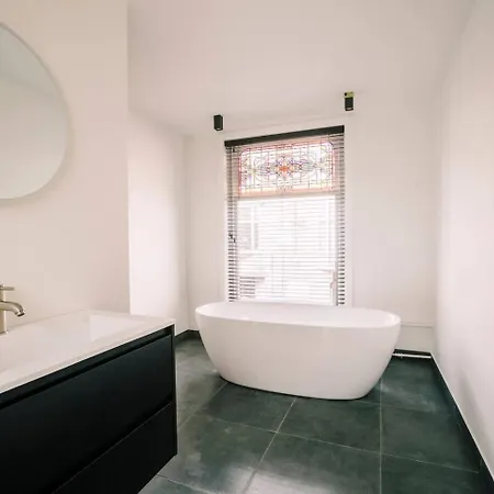 Xxl Loft With Bath Located Stadsvilla * 提耳堡