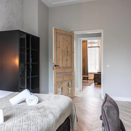 Xxl Loft With Bath Located Stadsvilla * 提耳堡