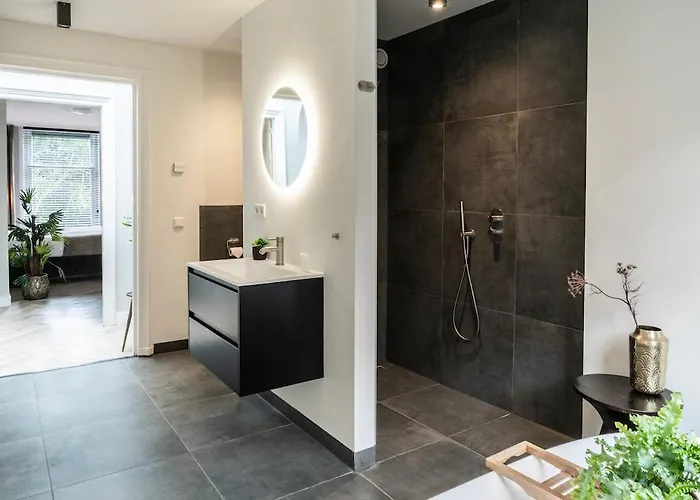 Xxl Loft With Bath Located Stadsvilla Tilburg