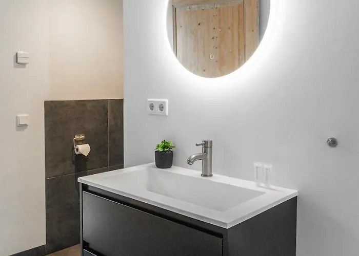 Xxl Loft With Bath Located Stadsvilla * ティルブルグ