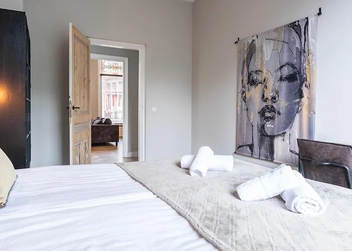 Xxl Loft With Bath Located Stadsvilla * ティルブルグ