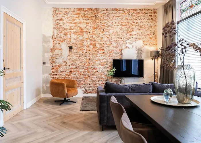 Xxl Loft With Bath Located Stadsvilla ティルブルグ