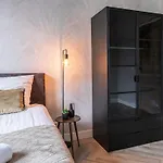 Xxl Loft With Bath Located Stadsvilla Tilbourg
