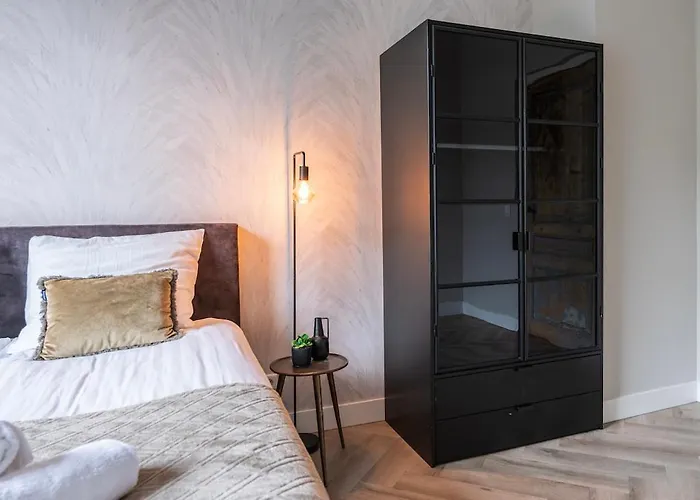 Xxl Loft With Bath Located Stadsvilla Тилбург